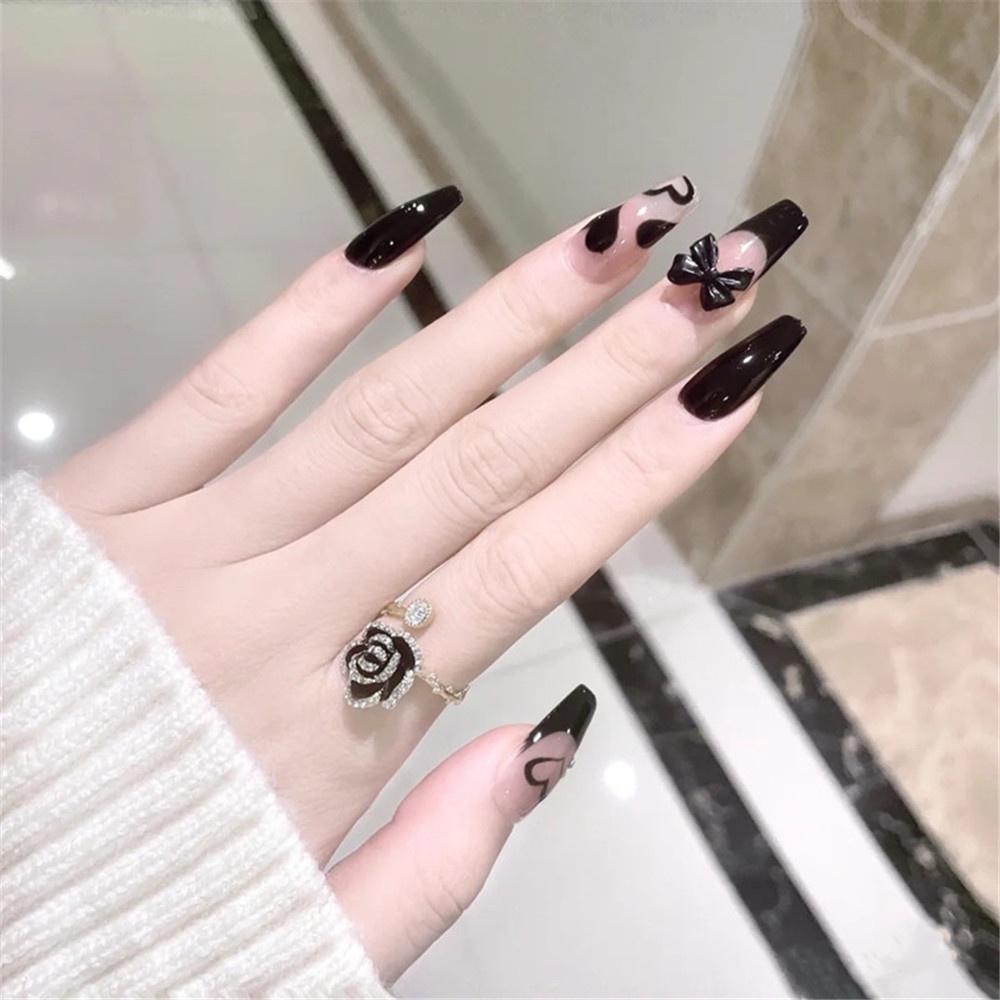 24pcs Kuku Palsu Warna Hitam Putih Hijau Wearable Untuk Dekorasi Nail Art