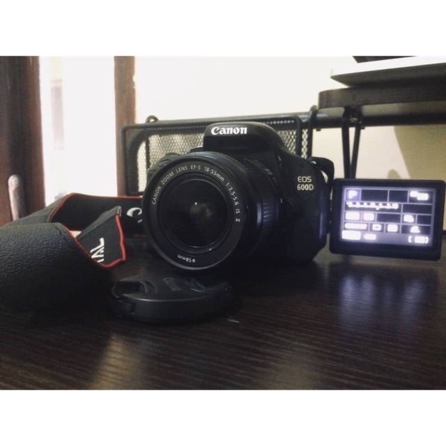 Kamera Second DSLR Canon EOS 600D fullset Nego