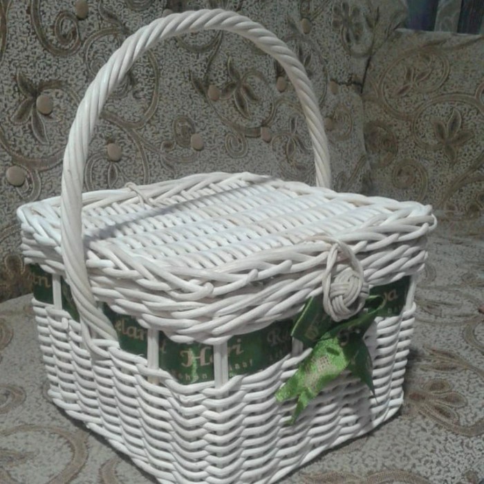 keranjang rotan tutup handle lubang vita parcel lebaran taun baru sovenir seserahan paket lebaran 21X21X13,5 CM