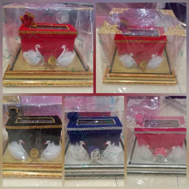 Kotak uang mahar dan cincin pernikahan