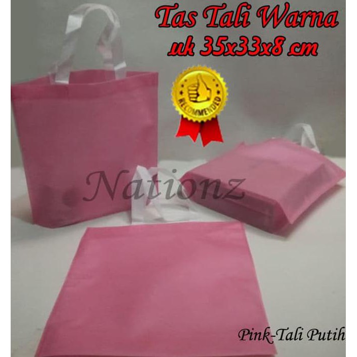 

Februari Maniss (35X33X8 Cm) Tas Kain / Goodie Bag / Spunbond / Goody Polos Kode 361