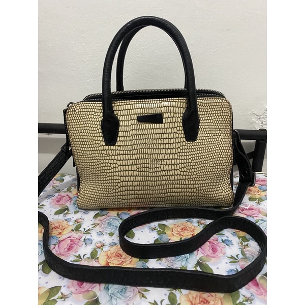 Tas rouge and lounge preloved