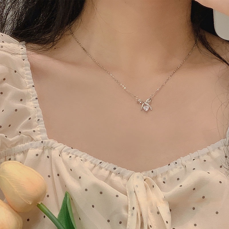 Kalung Rantai Liontin Hati Aksen Kristal Warna Silver Untuk Wanita