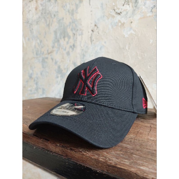 Topi Mlb x New Era NY Hitam List Merah Import Original