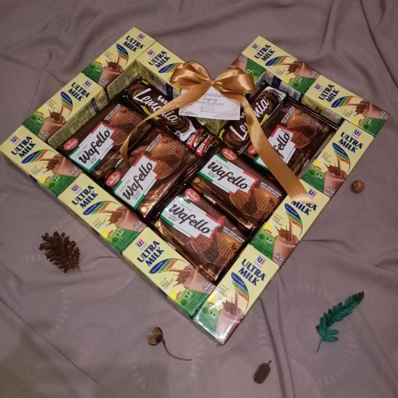 Bucket Snack Ultra Milk Love | Bucket Wisuda | Kado Ulang Tahun | Pocky Love | Kado Snack | Kado Wisuda | Hadiah Love Anniversary | Bucket Snack BENTUK Love