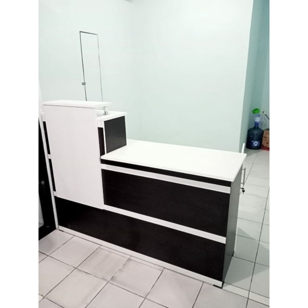 Meja Kasir/Resepsionis HPL Minimalis