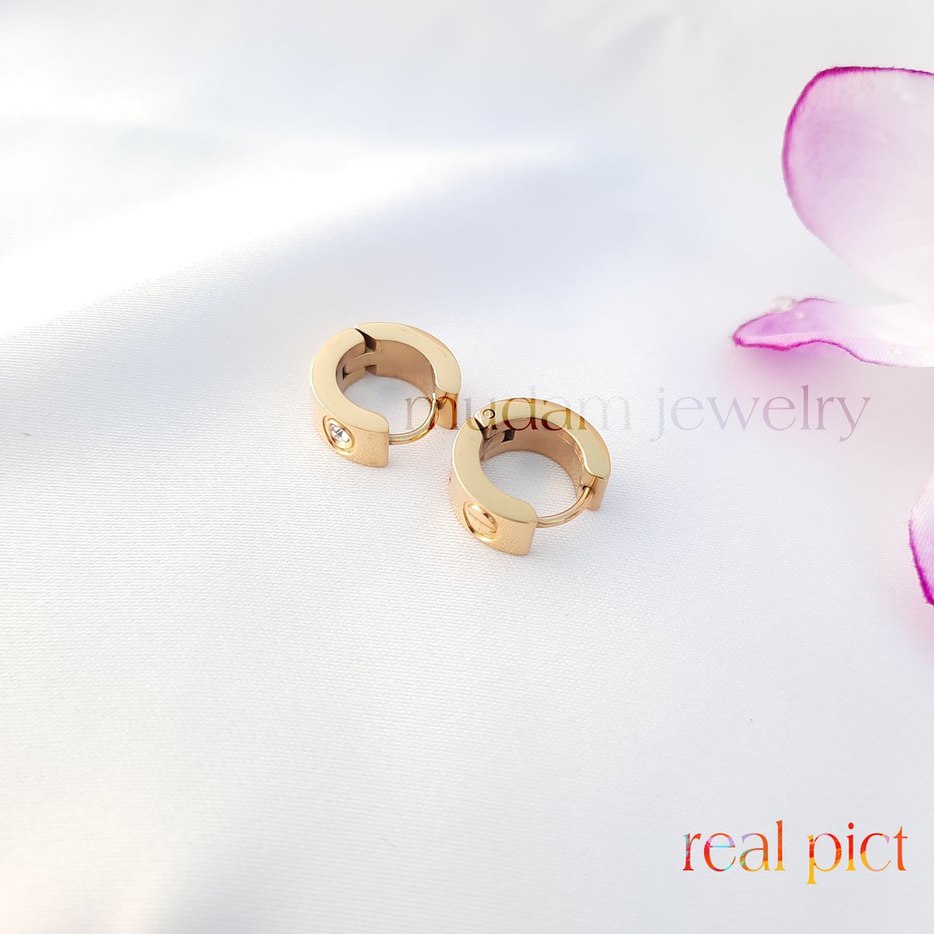 Anting Jepit Titanium Ctr Diamonds Simple dan Elegan Tersedia Warna Rosegold, Gold dan Silver
