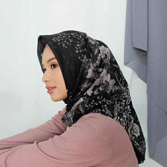Kuas Scarf VANILLA HIJAB - BLACK