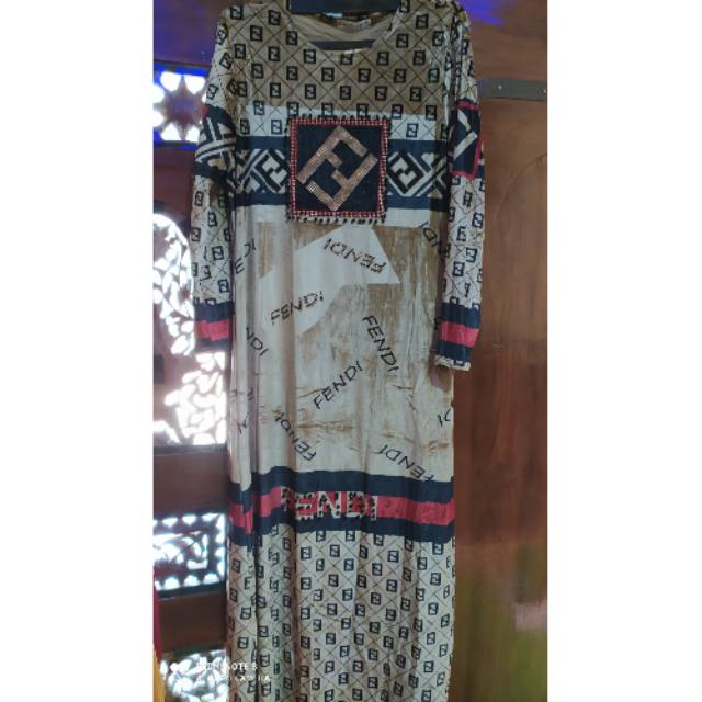 Gamis fendi