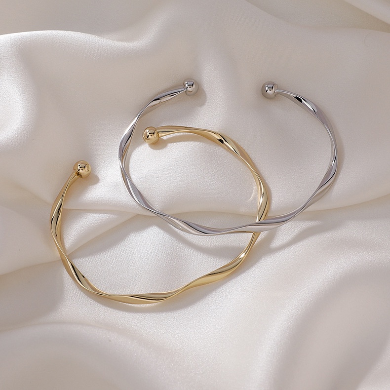 Gelang Model Terbuka Bahan Titanium Steel Warna Silver Dan Gold Gaya Korea Untuk Wanita