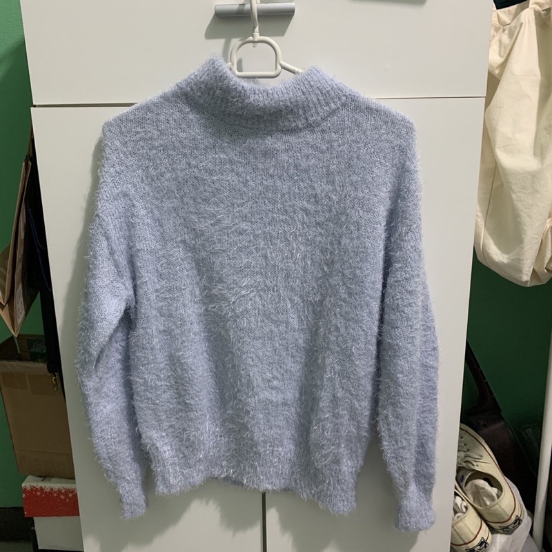 Sweater Biru Muda