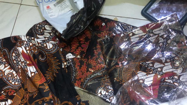 Fashion Atasan Batik Pria Wanita Anak Couple Keluarga Seragam Formal Motif Merah Hitam Termurah