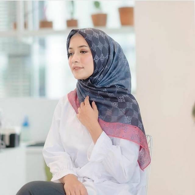 Kinaya thalitha hijab voal printed scarf by kinaya.id