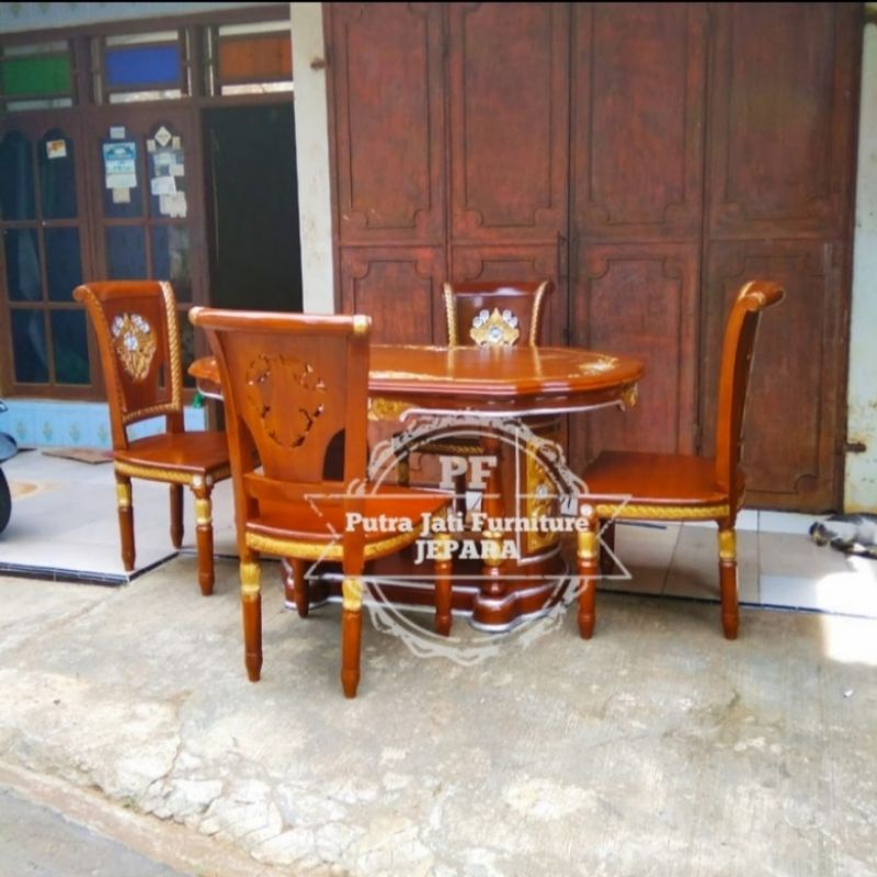 Meja makan panjang ukir Jepara warna kombinasi emas bahan kayu jati