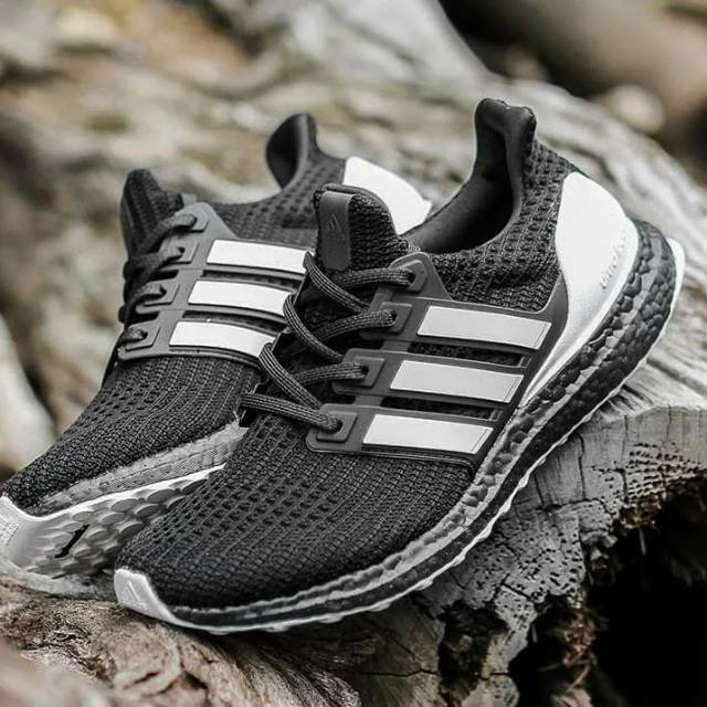 ADIDAS ULTRABOOST 4.0 ORCA "CORE BLACK WHITE"