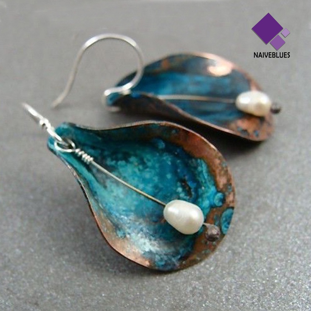 Anting Hook Bentuk Daun Aksen Mutiara Imitasi Gaya Vintage Untuk Wanita