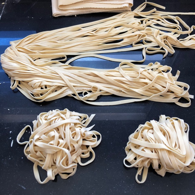 

Mie Telor Lebar (tanpa air abu / obat pengawet apapun) HOMEMADE