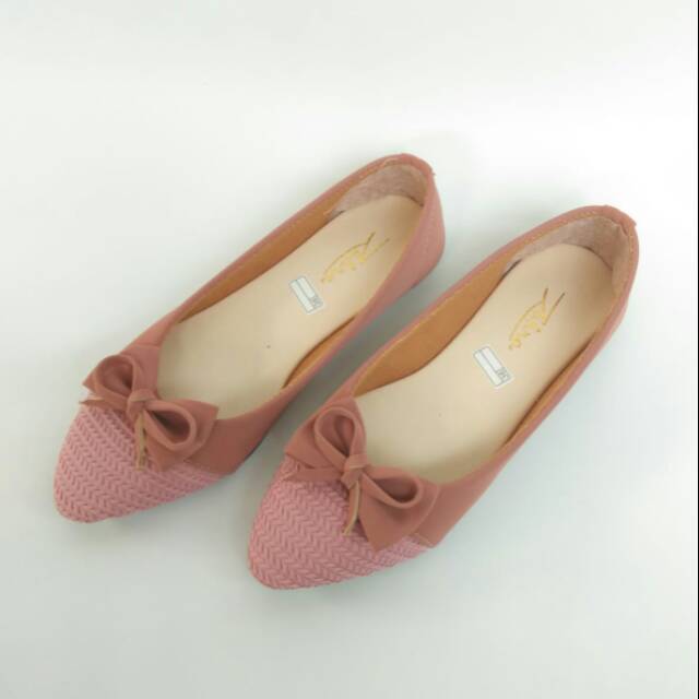 Arlaine- Voice flatshoes / flatshoes pita / sepatu flat / sepatu wanita flatshoes (Peach)