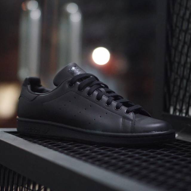 Sepatu pria adidas stan smith triple black original BNWB