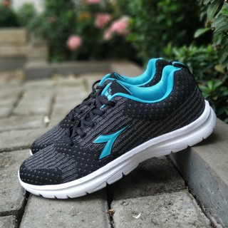  Sepatu  Diadora  Gabriella Women Black Sports  Running  Lari 