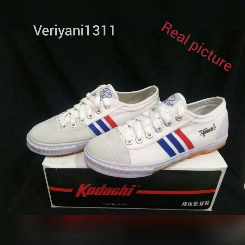 sepatu kodaci warna putih