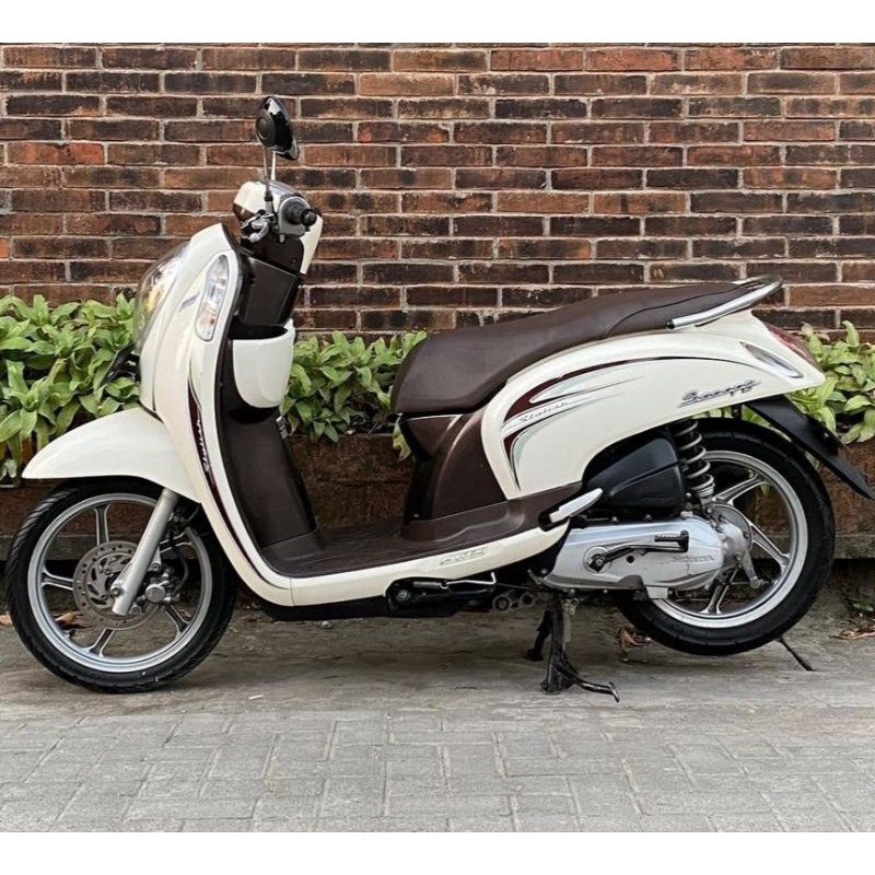 STRIPING STICKER SCOOPY STYLISH 2014 WARNA PUTIH STICKER SCOOPY 2014 STYLISH PUTIH