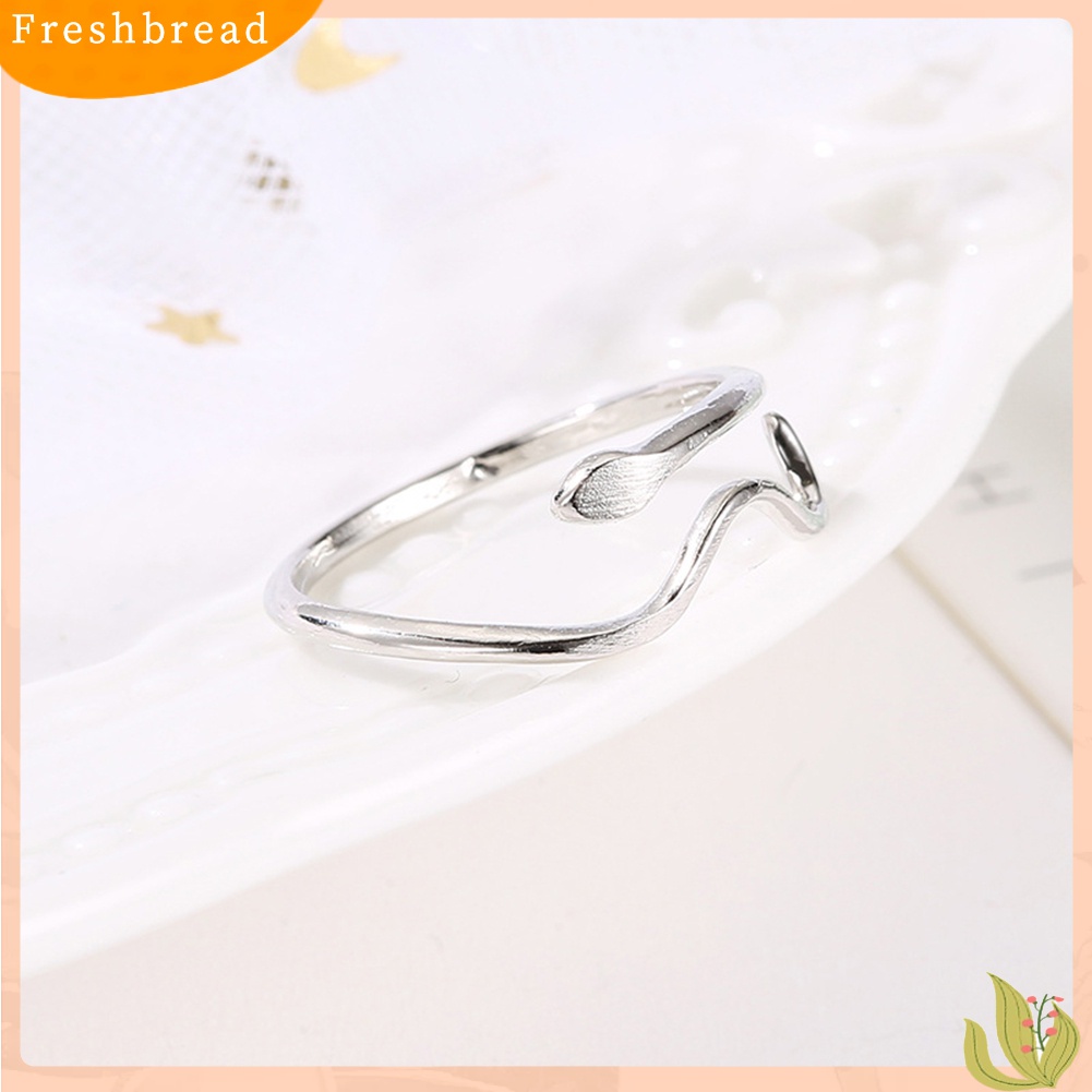 [TERLARIS]Fashion Adjustable Water Wave Ripple Women Finger Ring Party Jewewlry Decor Gift