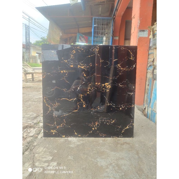 Granit Lantai 60x60 Glazed Polizhed Hitam corak emas By TORCH Kw1