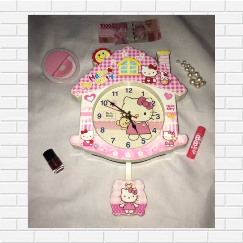 jam dinding hello kitty warna pink bentuk rumah preloved