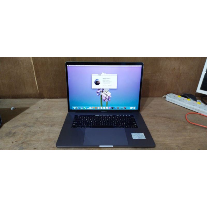 Macbook pro retina 2018 15 inch  32/1TB