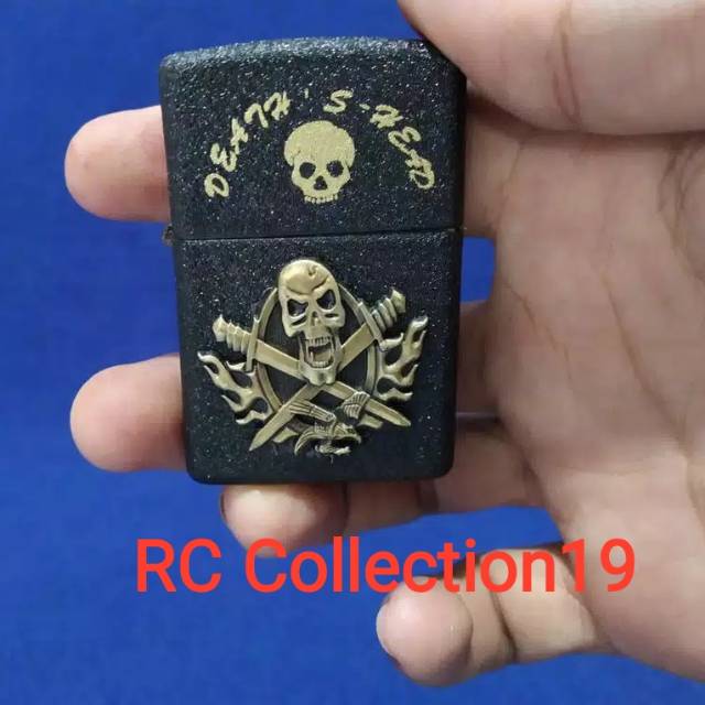 Korek Api Zippo Hitam Tengkorak 3