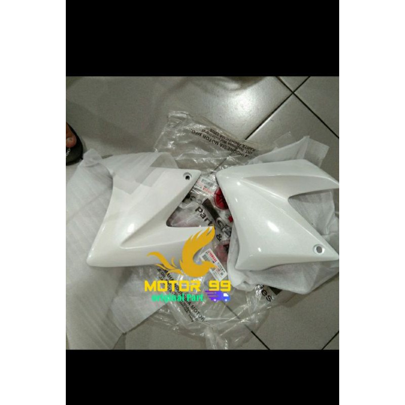 Sayap tengki set Vixion putih old ori ygp
