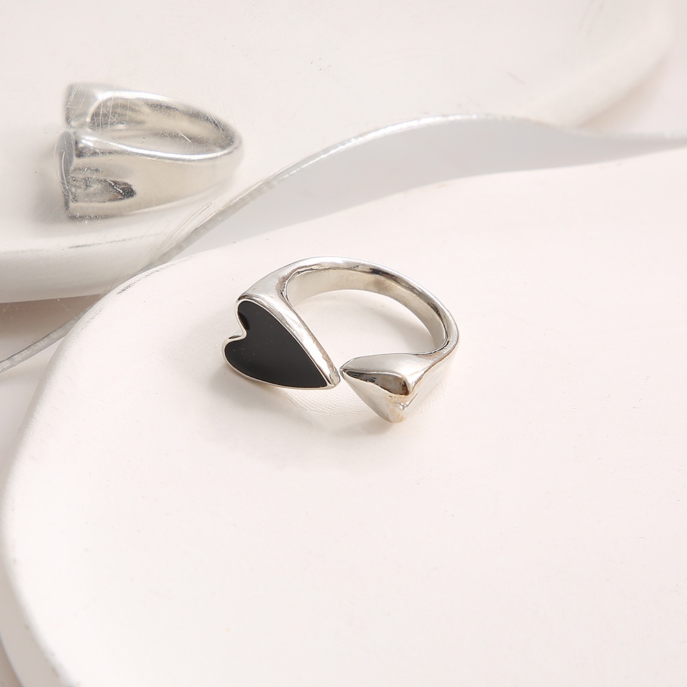 Cincin Model Terbuka Desain Hati Warna Hitam Bahan Silver Untuk Wanita