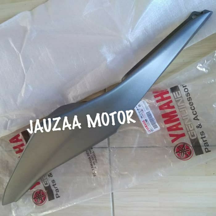 cover body belakang kanan R15 lama abu abu 2PK-F1741-00-P3 ORIGINAL YAMAHA