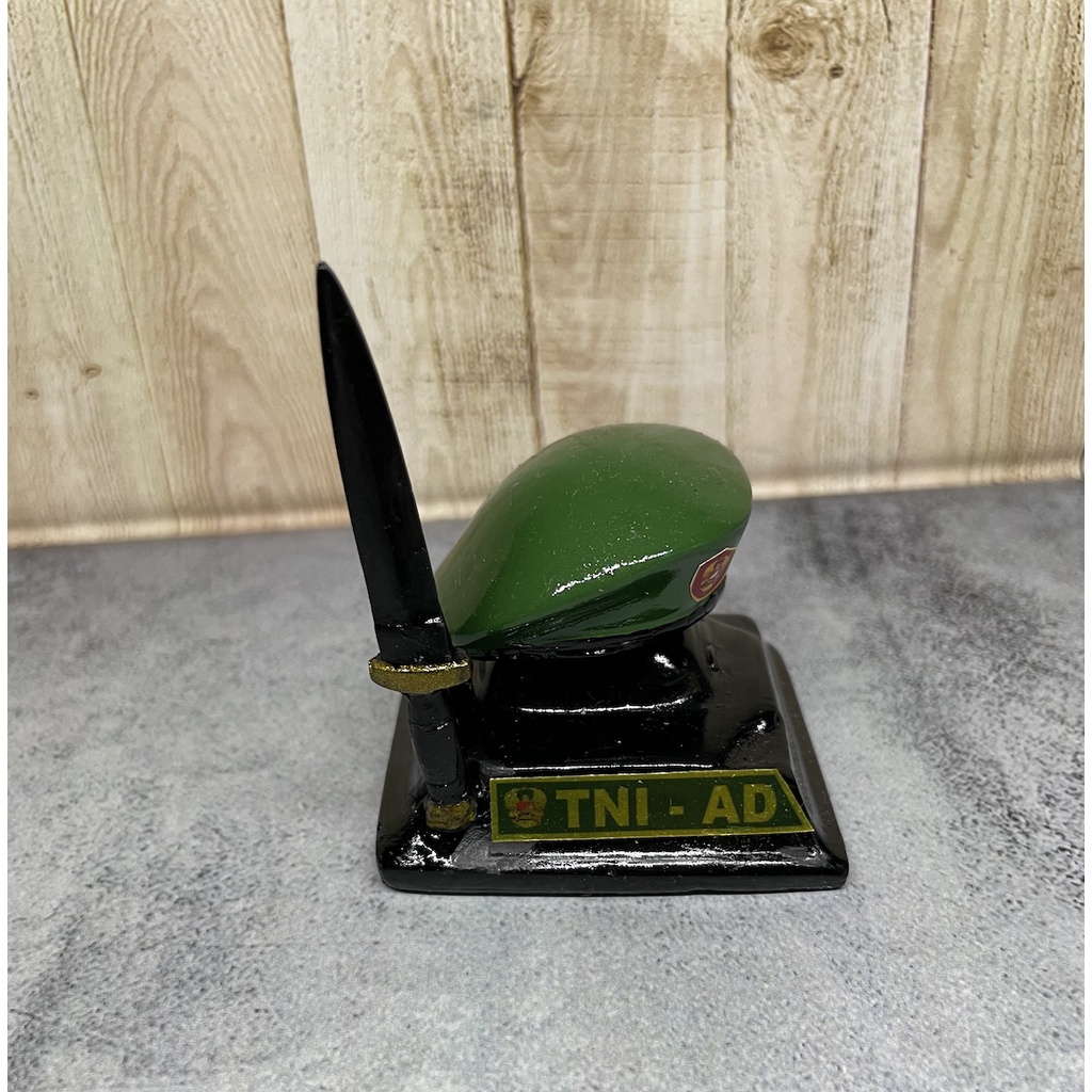 Miniatur Baret TNI AD Kopassus PM - Patung TNI AD - Miniatur Pajangan