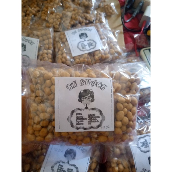 

kacang telur 500 rupiah ,isi 22 pcs , cocok untuk di jual lagi