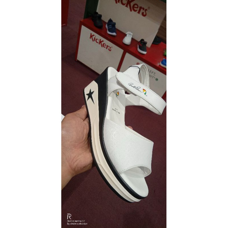 Sepatu sandal Arnold Palmer