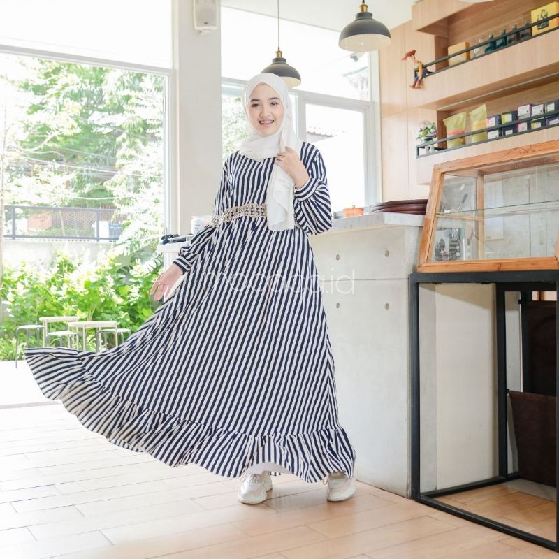 Dress Lebaran Premium Lengan Balon Babydoll Crincle Motif Salur Navy Putih Sleting Busui Friendly bisa gosend bandung