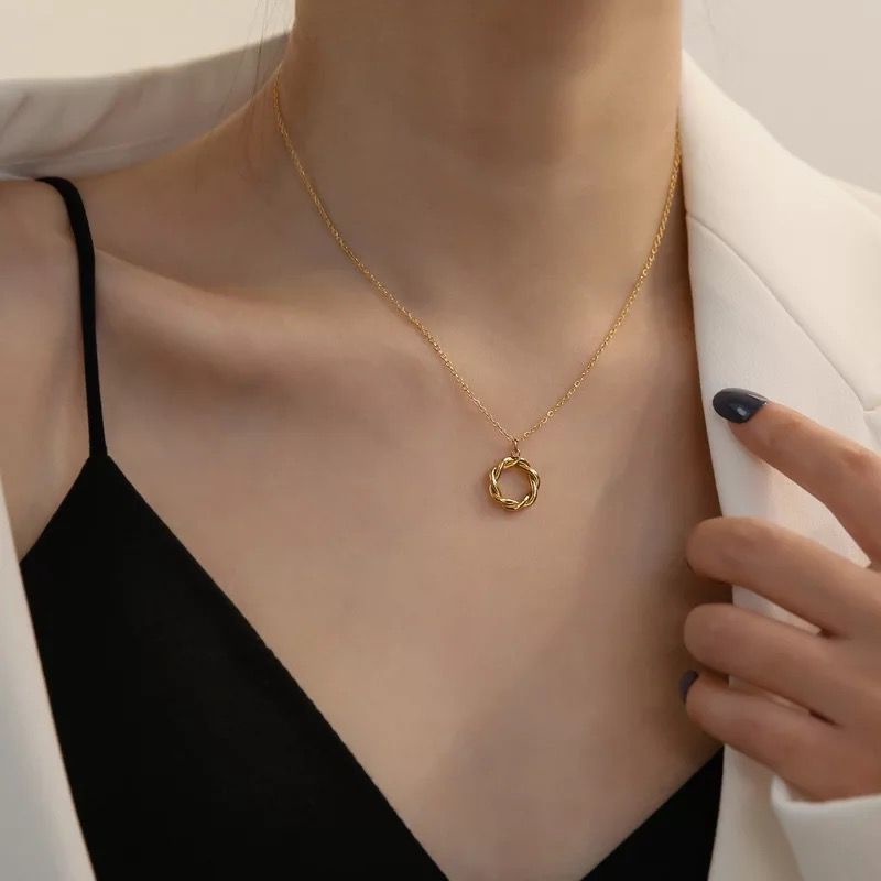 Kalung Fashion Titanium Emas Korea Cewek , bentuk lingkar sangat disukai wanita cocok hadiah KK210