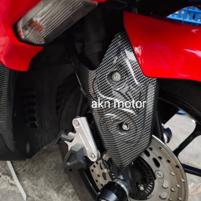 Kupingan cover spakbor depan yamaha aerox 155 carbone nemo