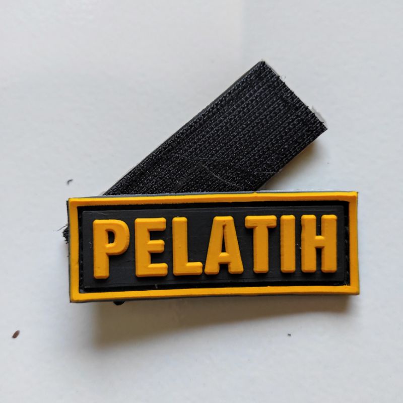 patch rubber logo pelatih tulisan kuning/rubber patch pelatih 6x2/tempelan emblem karet velcro