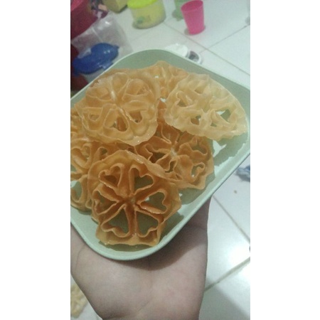 

kembang goyang manis