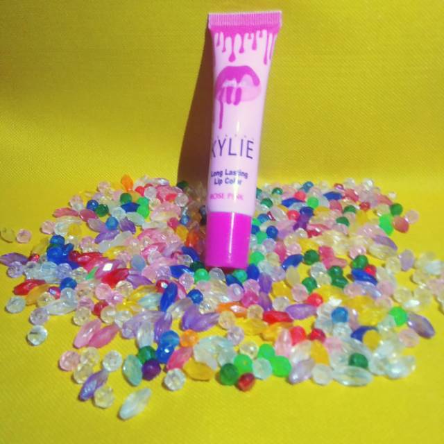 Masker lipstik warna pink