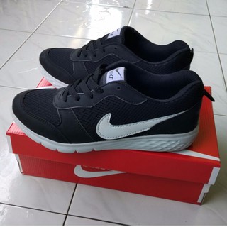 sepatu casual nike