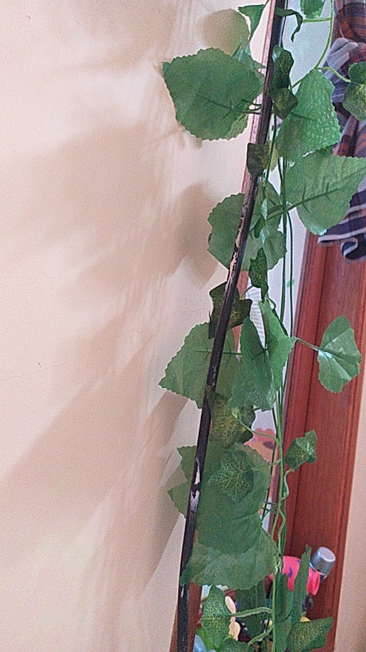 Daun Rambat Anggur Besar Plastik Artificial