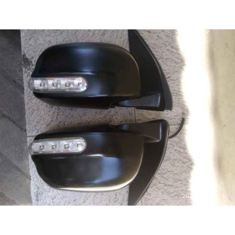 spion mobil Luxio tipe M hitam