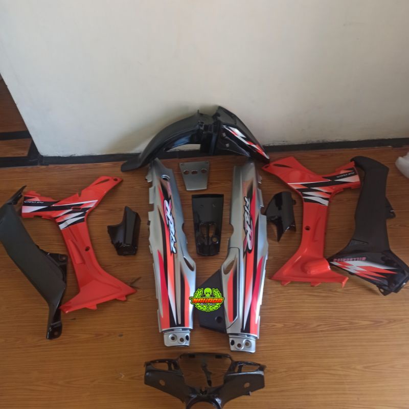 Paket body set halus fizr edisi millenium warna orange silver.