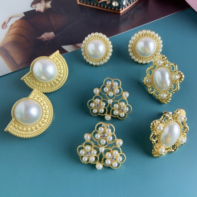 Anting Bentuk Bulat Aksen Mutiara Gaya Retro Untuk Wanita