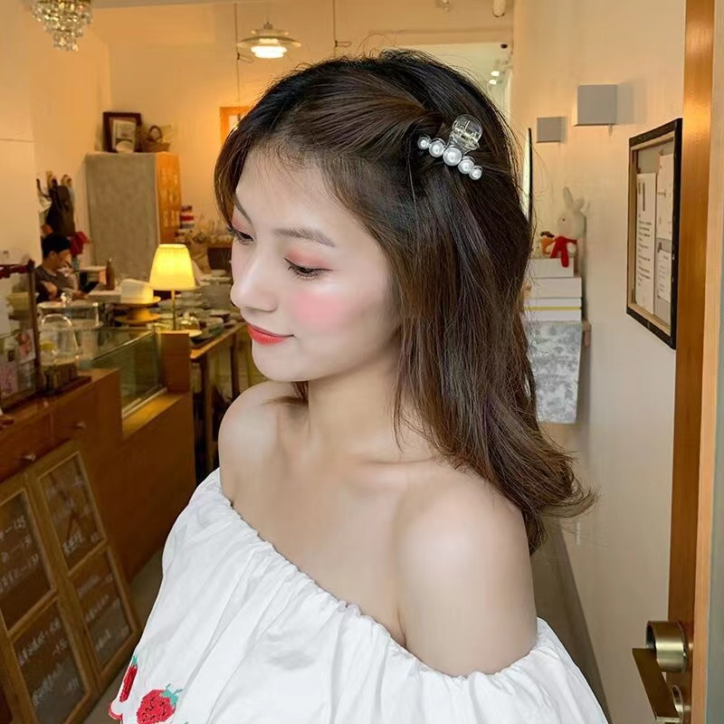 Jepit Rambut/Claw Clips Wanita Bentuk Kupu-Kupu Aksen Mutiara Bahan Resin Korean Style