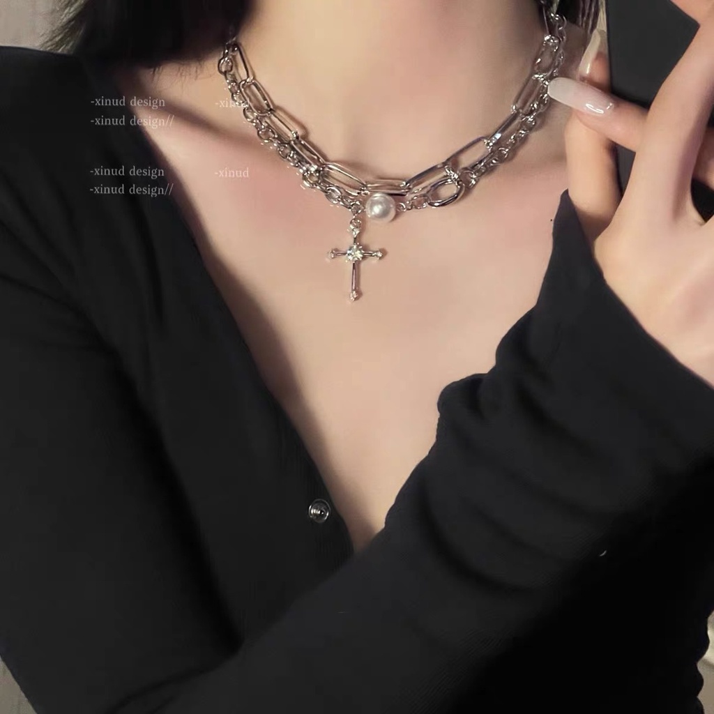 YEEZII Kalung Rantai Choker Multilayer Liontin Salib Aksen Mutiara Warna Silver Gaya Retro Untuk Wanita